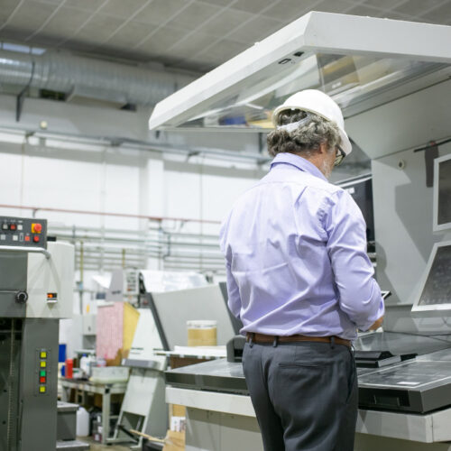 Komory śrutownicze – jak efektywnie obrabiać metale?