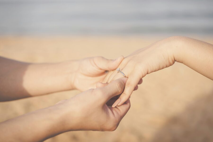 Jak długo czekać na zaręczyny?