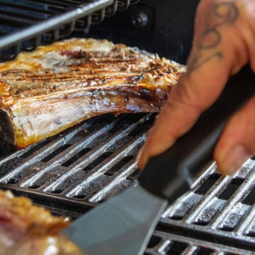 Sezon grillowy na tarasie – Jak wybrać idealny grill gazowy Weber Spirit do domowej przestrzeni wypoczynkowej